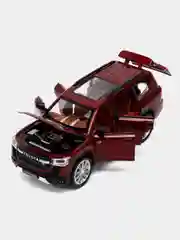 Бордовый металлическая модель Toyota Land Cruiser 300 в масштабе 1:24