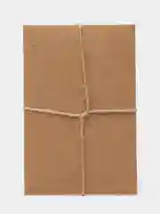 Красный открытка-конверт из крафтовой бумаги, с цветком