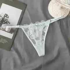 Ледяной кружевные стринги