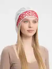 Красный шапка летняя