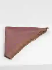 Розовый платок женский