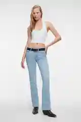 Голубой джинсы bootcut расклешенные с кожаным ремнем женские Befree