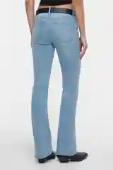 Голубой джинсы bootcut расклешенные с кожаным ремнем женские Befree