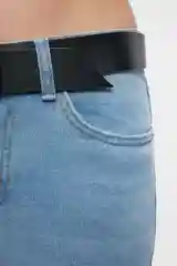 Голубой джинсы bootcut расклешенные с кожаным ремнем женские Befree