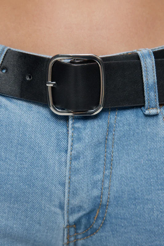 Голубой джинсы bootcut расклешенные с кожаным ремнем женские Befree