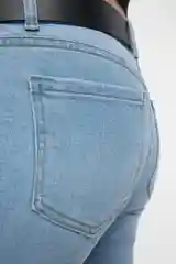 Голубой джинсы bootcut расклешенные с кожаным ремнем женские Befree