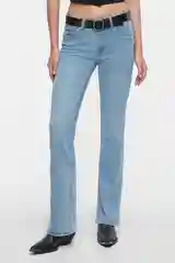 Голубой джинсы bootcut расклешенные с кожаным ремнем женские Befree