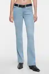 Голубой джинсы bootcut расклешенные с кожаным ремнем женские Befree