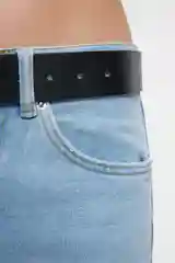 Голубой джинсы bootcut расклешенные с кожаным ремнем женские Befree