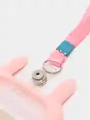 Розовый бейджик на ленте