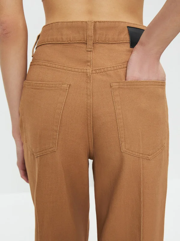 Бежевый джинсы cropped с отворотами женские Zarina укороченные