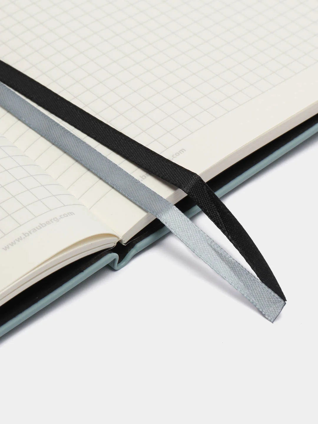 Блокнот BRAUBERG NOTE, с резинкой, 80 л, клетка, светло-серый, А5, 162 х 218 мм
