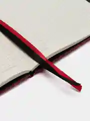 Блокнот BRAUBERG NOTE, А5, красный, под кожу, софт-тач, с резинкой, 162х218 мм, 80 листов