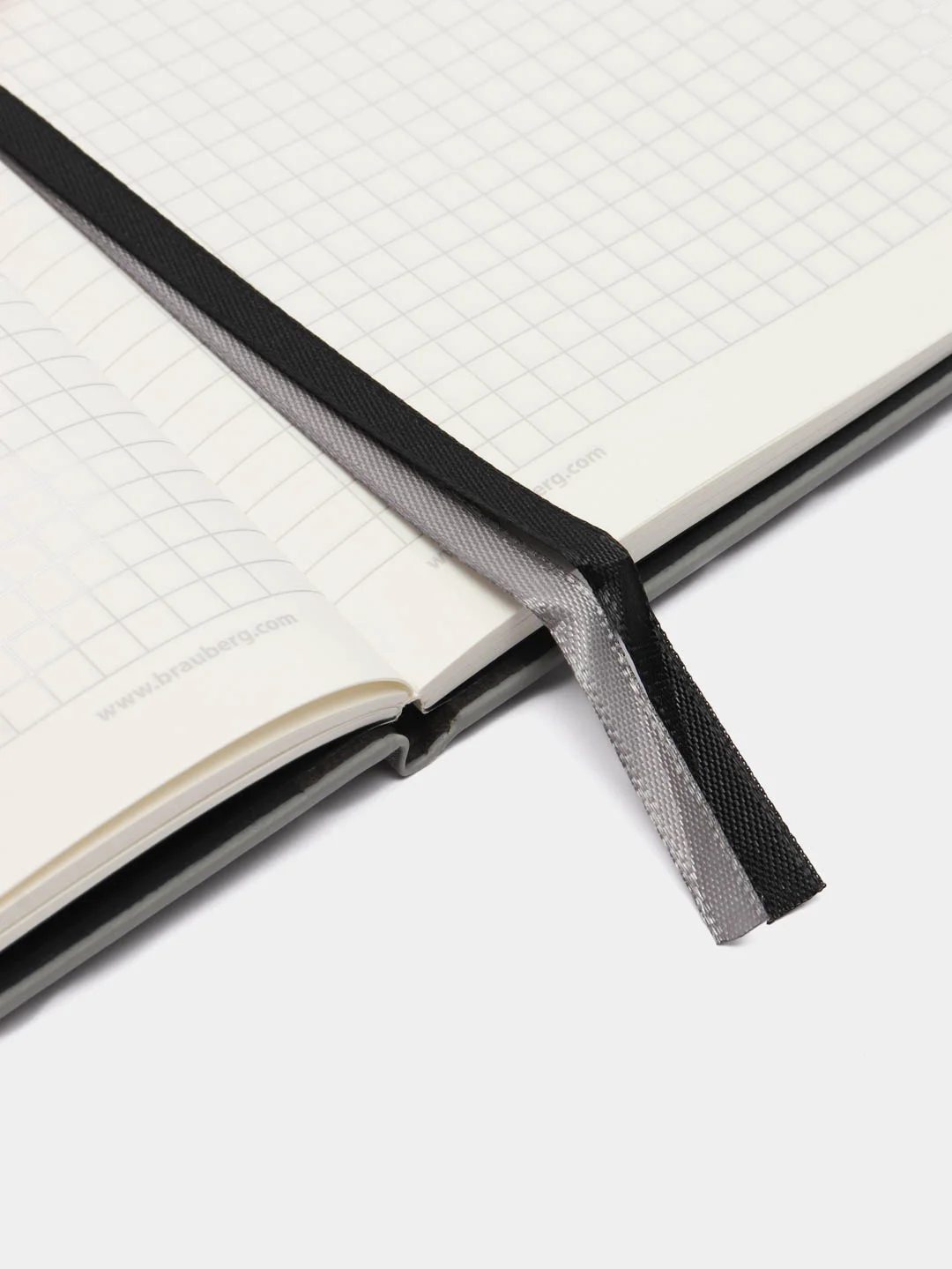 Блокнот А5 Brauberg "Note", софт-тач, с резинкой, клетка, серый, 80 листов, 162 х 218 мм