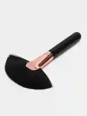 Кисть веерная, для макияжа