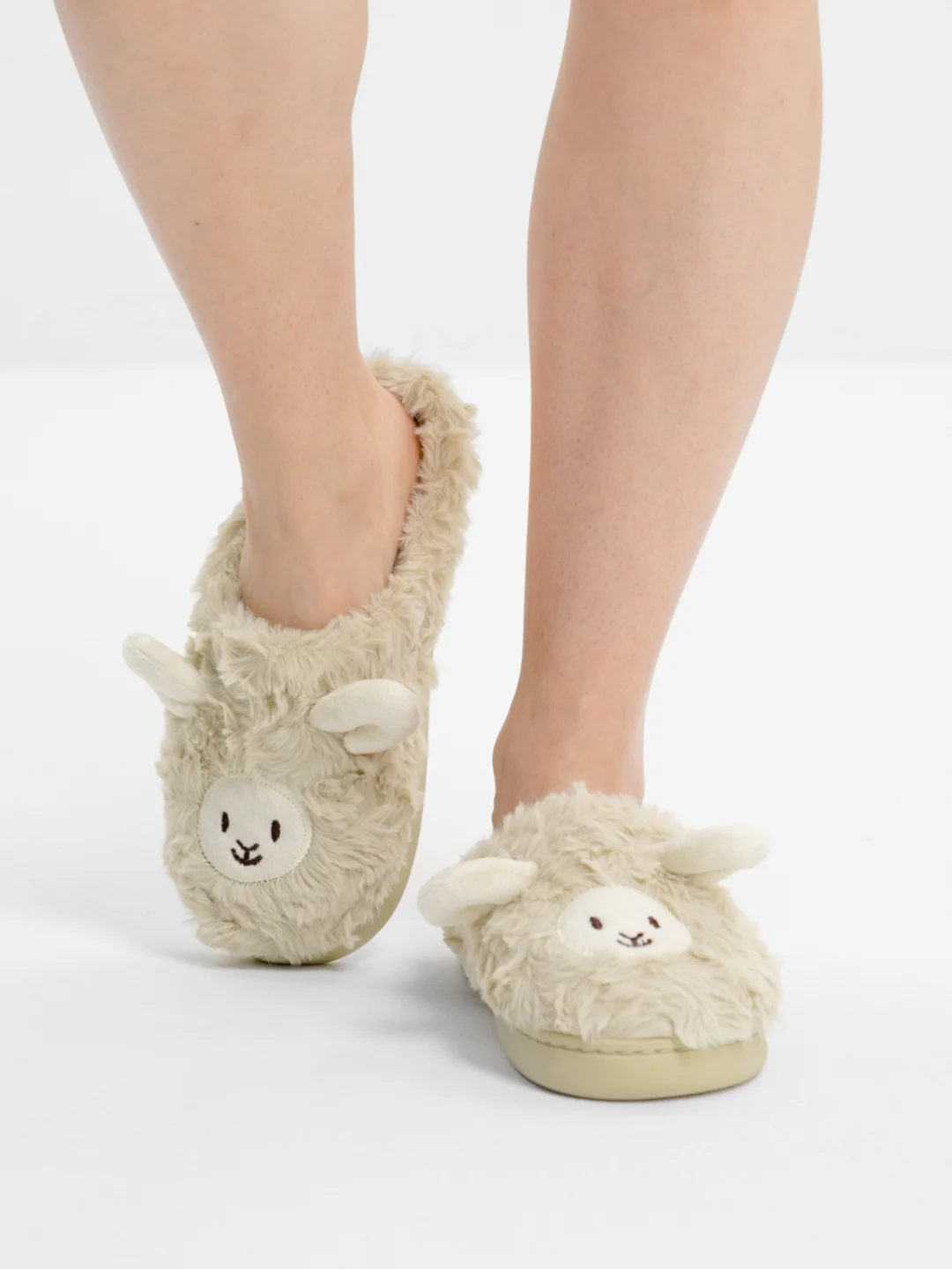 Домашние тапочки женские Little sheep