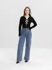 Черный боди со шнуровкой