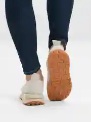 Розовый кроссовки женские