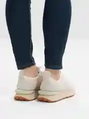 Розовый кроссовки женские