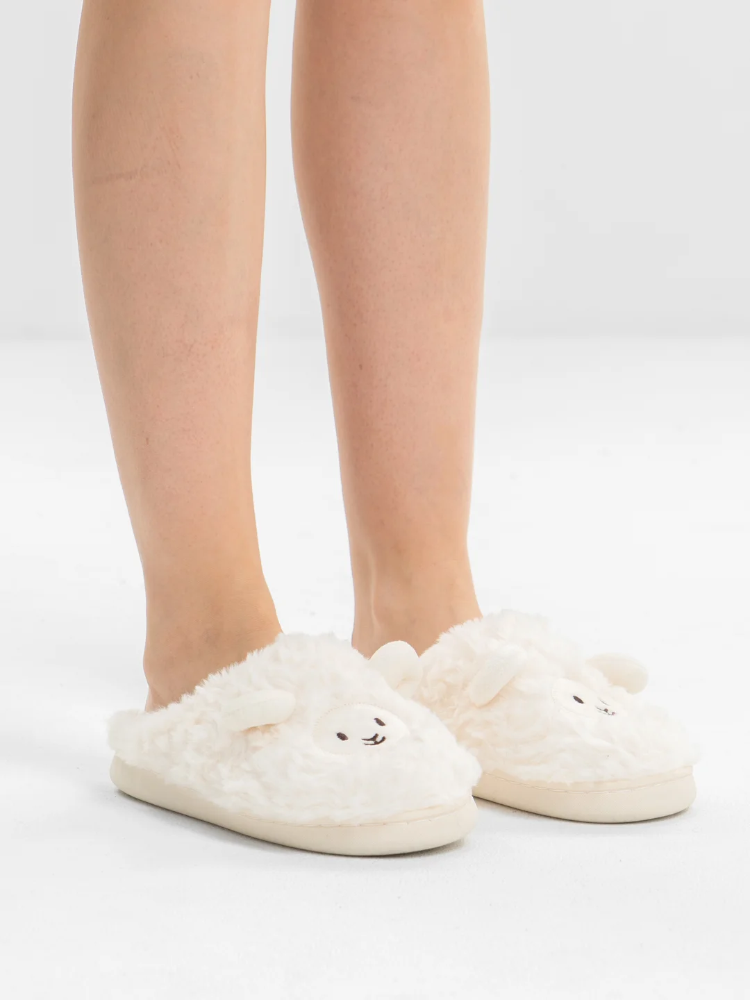 Домашние тапочки женские Little sheep
