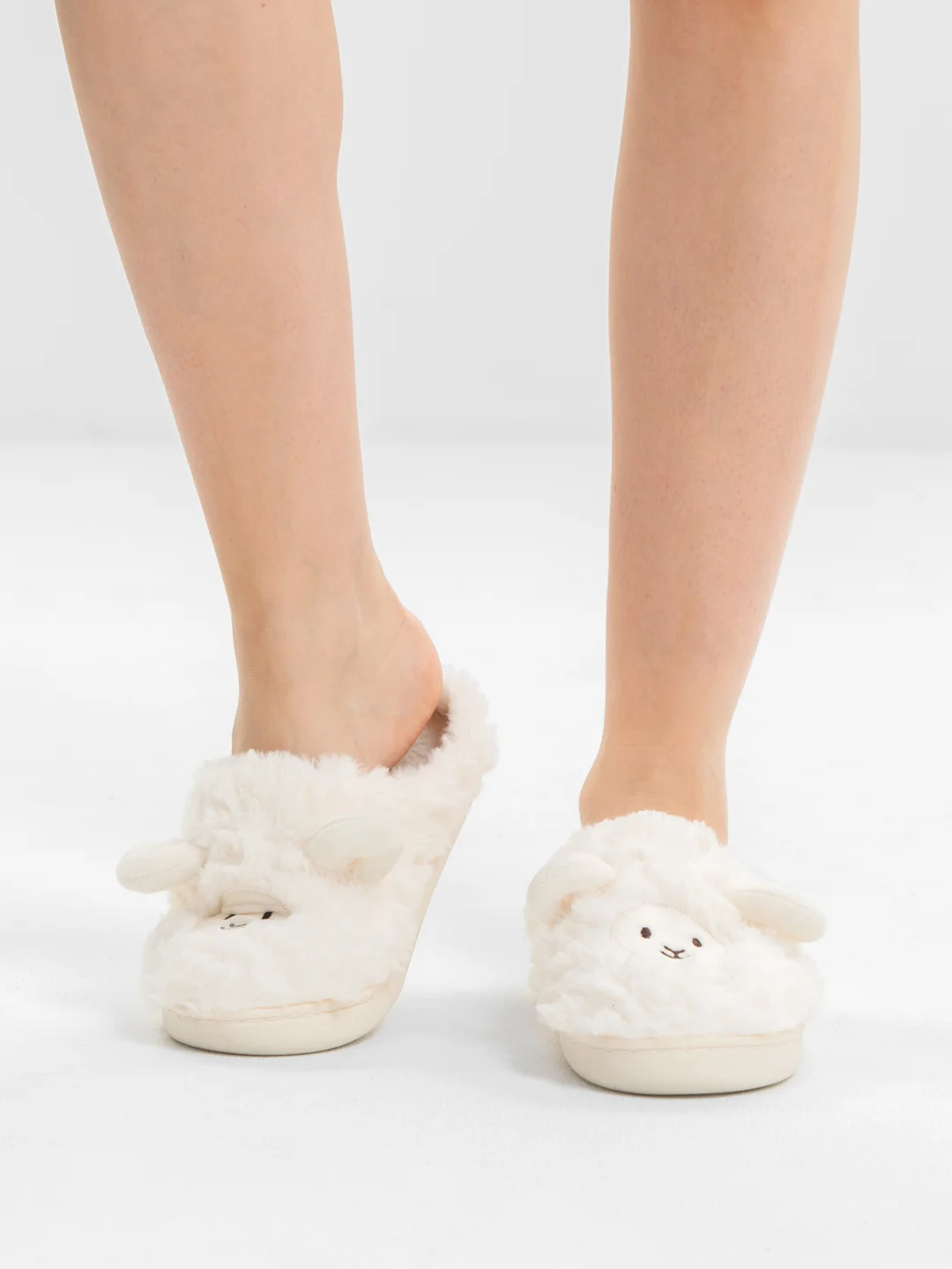 Домашние тапочки женские Little sheep
