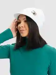 Белый кепи вязаный, женский