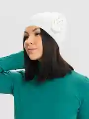 Молочный шапка женская
