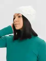Молочный шапка женская