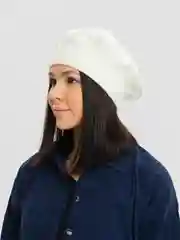 Молочный берет женский, на стойке