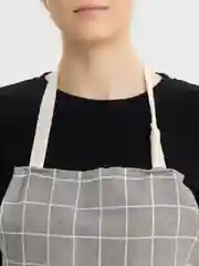 Бежевый фартук для кухни с кармашком