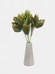 Светло-оранжевый искусственные цветы. Куст зелени. Искусственные растения для декора