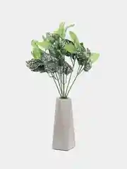 Белый искусственные цветы. Куст зелени. Искусственные растения для декора