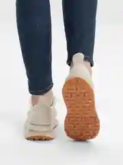 Бежевый кроссовки женские