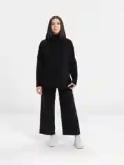 Черный костюм в рубчик