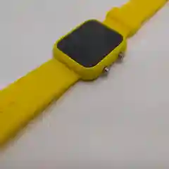 Желтый электронные часы