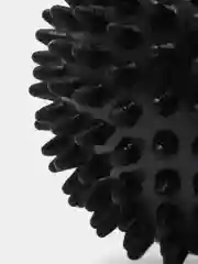Черный мяч массажный