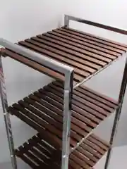 Этажерка с деревянными полочками