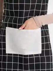 Бежевый фартук для кухни с кармашком