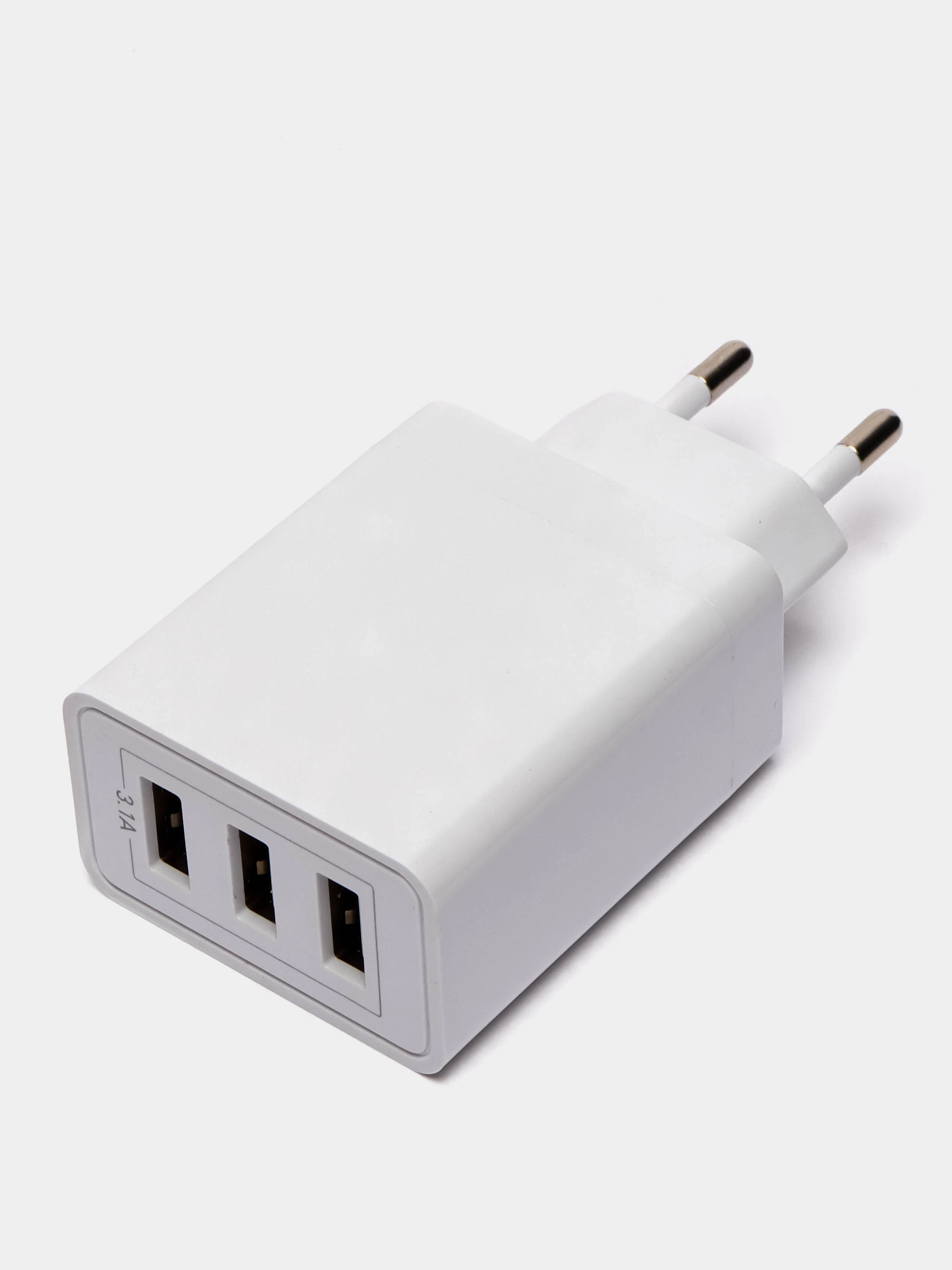 Белый зарядное сетевое устройство с быстрой зарядкой, 3 USB, 12W, 3.1А