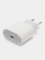 Белый блок питания с быстрой зарядкой с Type-C