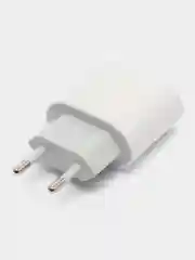 Белый блок питания с быстрой зарядкой с Type-C