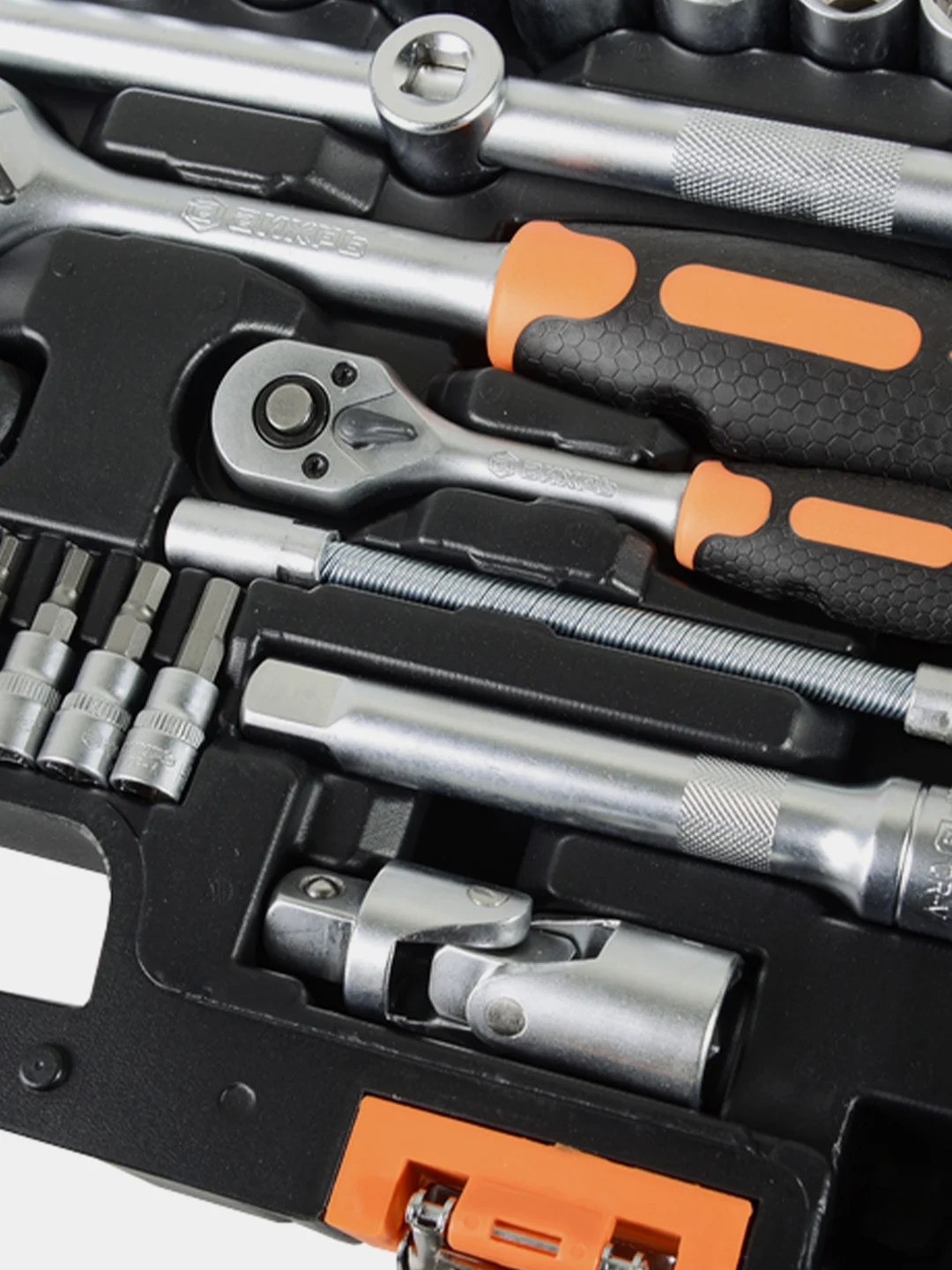 Набор инструментов 1/2" 1/4" CrV в кейсе 82 предм Вихрь