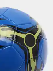 Белый футбольный мяч