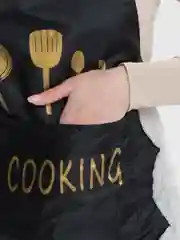 Черный фартук кухонный