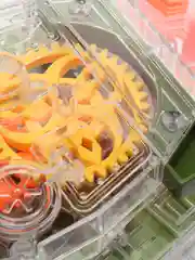 Зеленый прозрачный танк с шестеренками