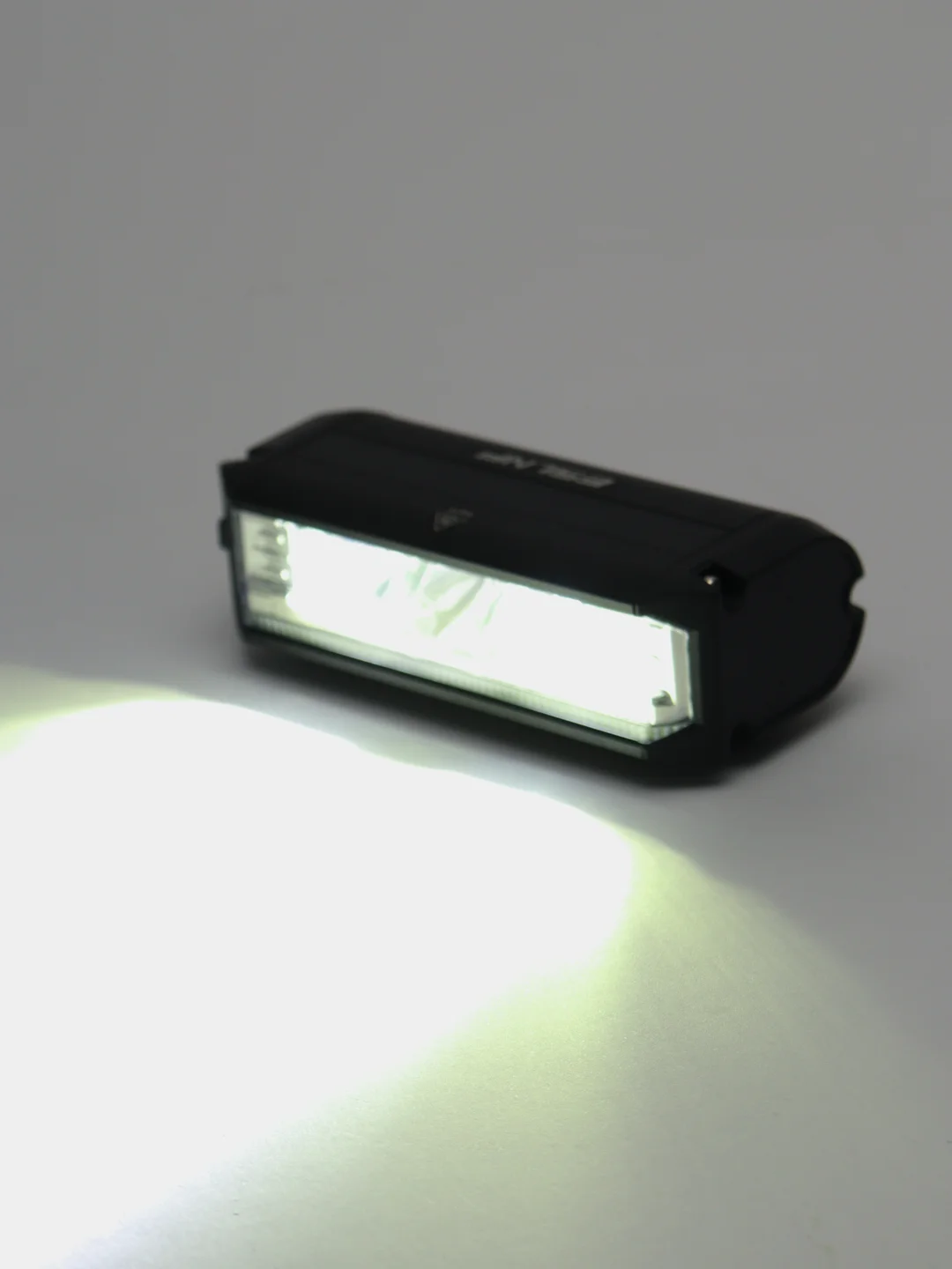 Фонарь светодиодный 1000 lm, 2000 mAh для велосипеда, USB, с аккумулятором