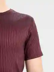 Алый футболка мужская