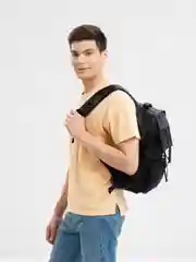 Черный рюкзак черный