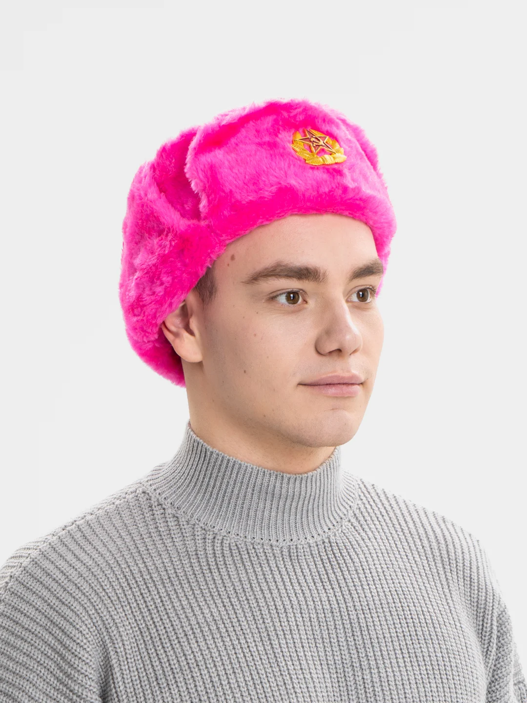 Фуксия шапка ушанка с кокардой СССР, сувенирная