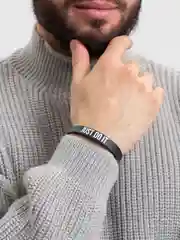 Желтый силиконовый браслет